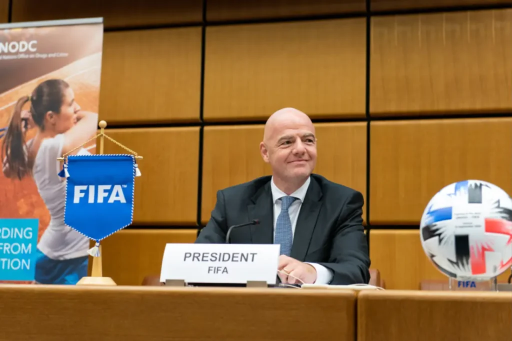 fifa-baskani-infantino-hakkinda-uefa-donemine-iliskin-yeni-iddialar-e62a191c